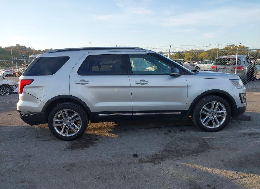 Photo 14 of 2017 Ford Explorer XLT (VIN 1FM5K8D81HGB27630)