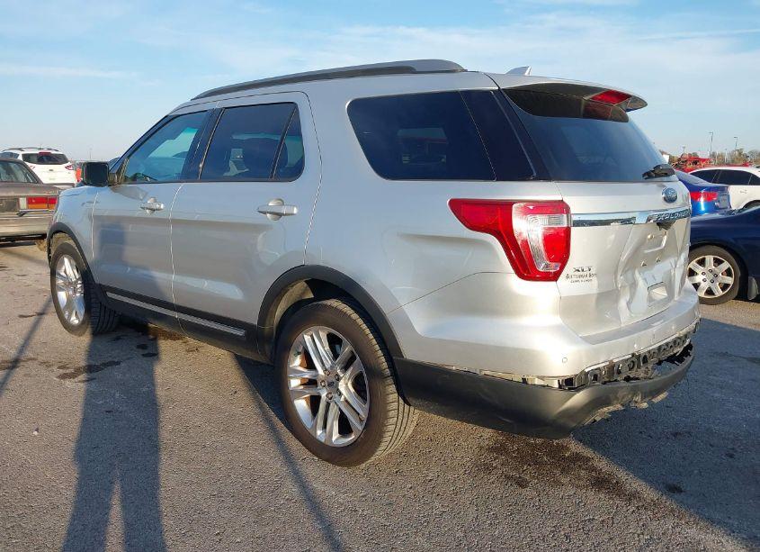 Photo 3 of 2017 Ford Explorer XLT (VIN 1FM5K8D81HGB27630)