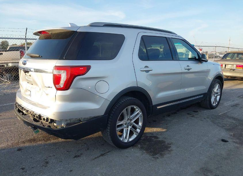 Photo 4 of 2017 Ford Explorer XLT (VIN 1FM5K8D81HGB27630)