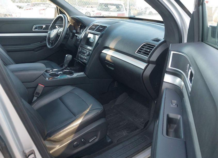 Photo 5 of 2017 Ford Explorer XLT (VIN 1FM5K8D81HGB27630)