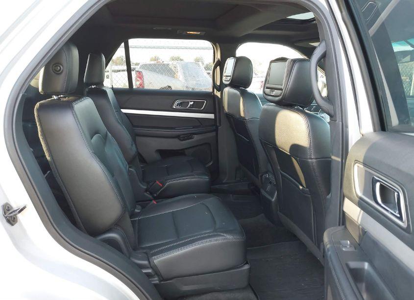Photo 8 of 2017 Ford Explorer XLT (VIN 1FM5K8D81HGB27630)