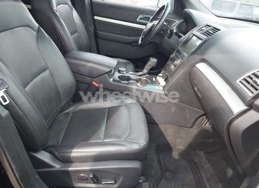 Photo 5 of 2017 Ford Explorer XLT (VIN 1FM5K8D81HGB39924)