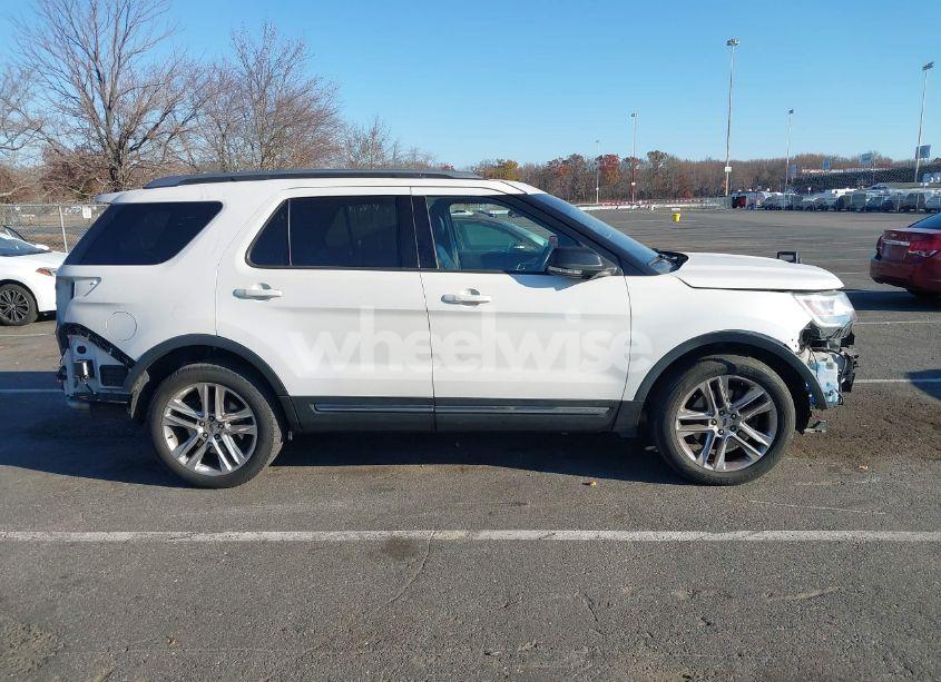 Photo 13 of 2017 Ford Explorer XLT (VIN 1FM5K8D81HGB75774)