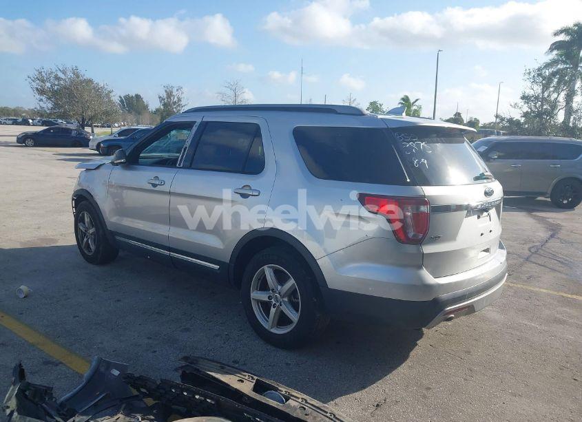 Photo 3 of 2017 Ford Explorer XLT (VIN 1FM5K8D81HGC13875)