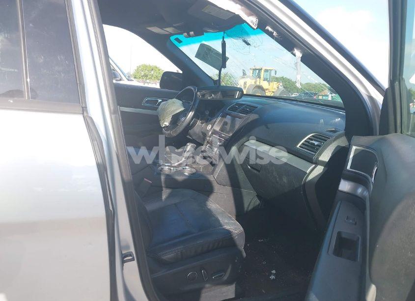 Photo 5 of 2017 Ford Explorer XLT (VIN 1FM5K8D81HGC13875)