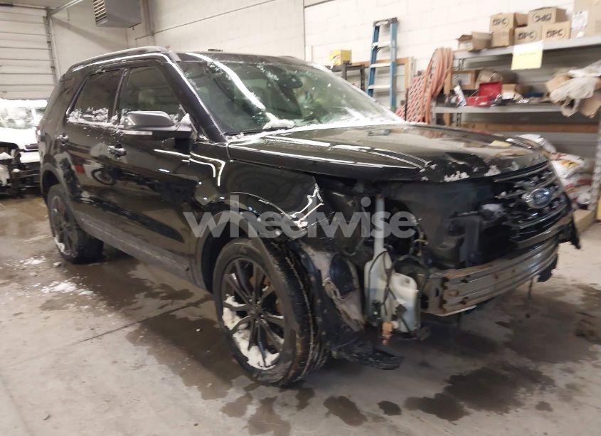 2017 Ford Explorer XLT (VIN 1FM5K8D81HGC16839) main photo