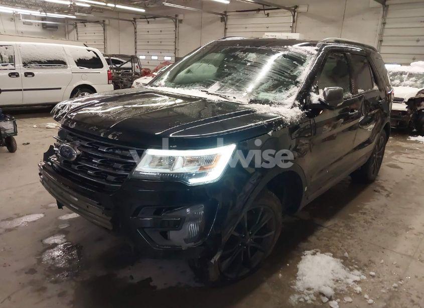 Photo 2 of 2017 Ford Explorer XLT (VIN 1FM5K8D81HGC16839)