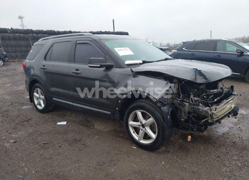 2017 Ford Explorer XLT (VIN 1FM5K8D81HGC44477) main photo