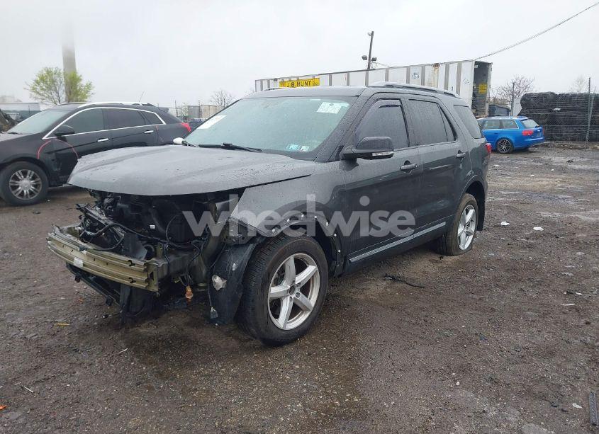 Photo 2 of 2017 Ford Explorer XLT (VIN 1FM5K8D81HGC44477)