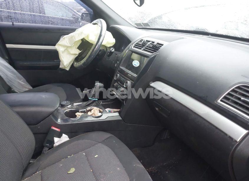 Photo 5 of 2017 Ford Explorer XLT (VIN 1FM5K8D81HGC44477)