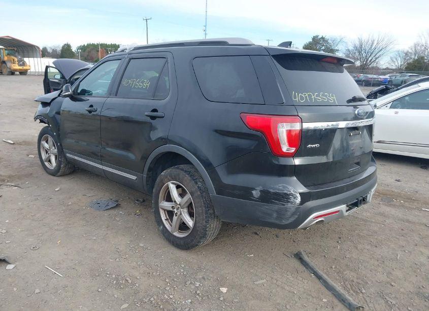 Photo 3 of 2017 Ford Explorer XLT (VIN 1FM5K8D81HGD96596)