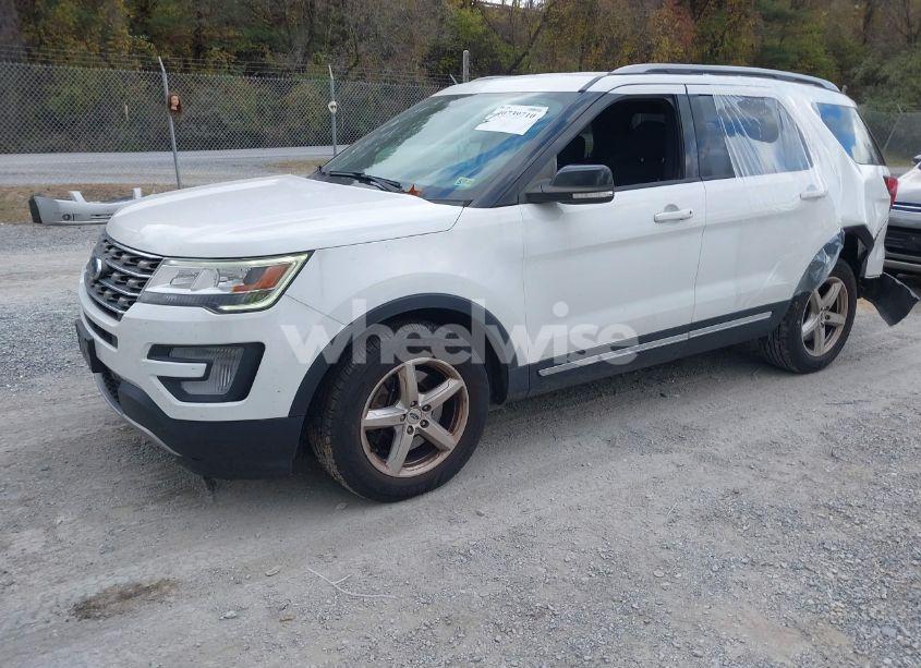 Photo 2 of 2017 Ford Explorer XLT (VIN 1FM5K8D81HGE35106)