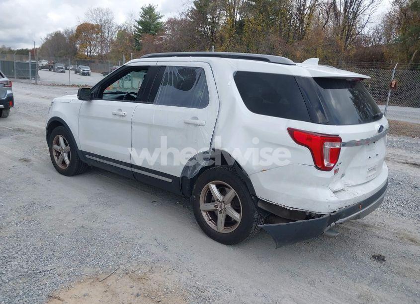 Photo 3 of 2017 Ford Explorer XLT (VIN 1FM5K8D81HGE35106)