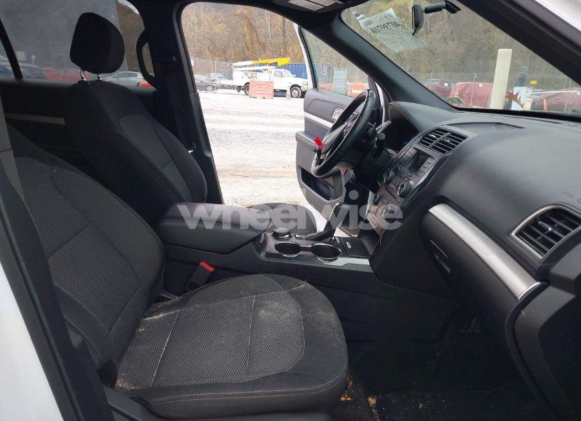 Photo 5 of 2017 Ford Explorer XLT (VIN 1FM5K8D81HGE35106)