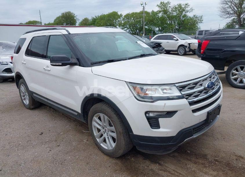 2018 Ford Explorer XLT (VIN 1FM5K8D81JGA00382) main photo