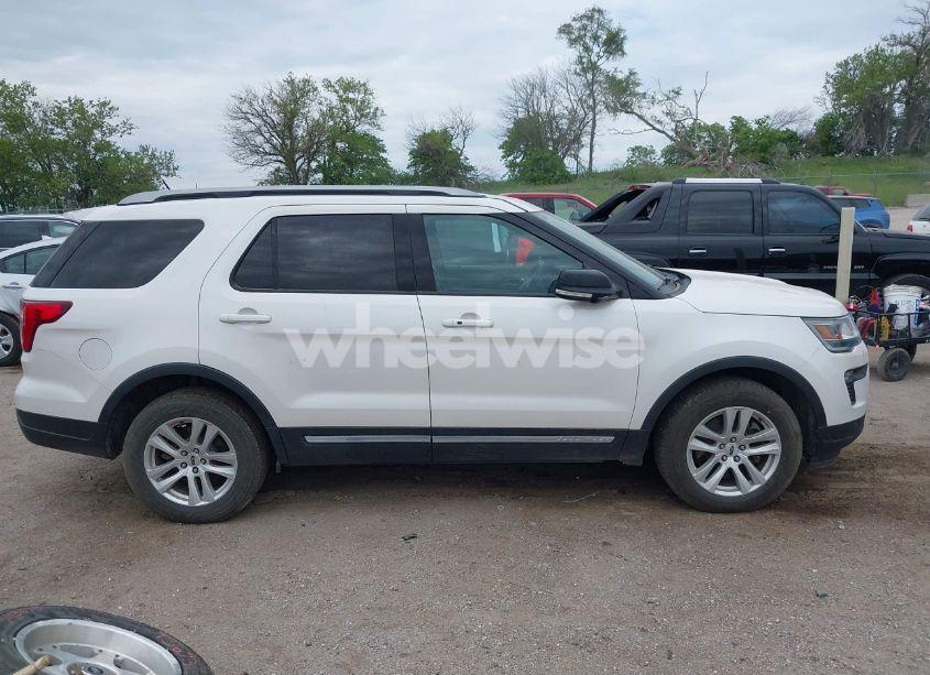 Photo 13 of 2018 Ford Explorer XLT (VIN 1FM5K8D81JGA00382)