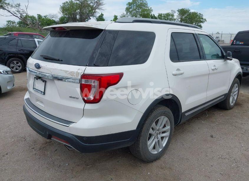 Photo 4 of 2018 Ford Explorer XLT (VIN 1FM5K8D81JGA00382)
