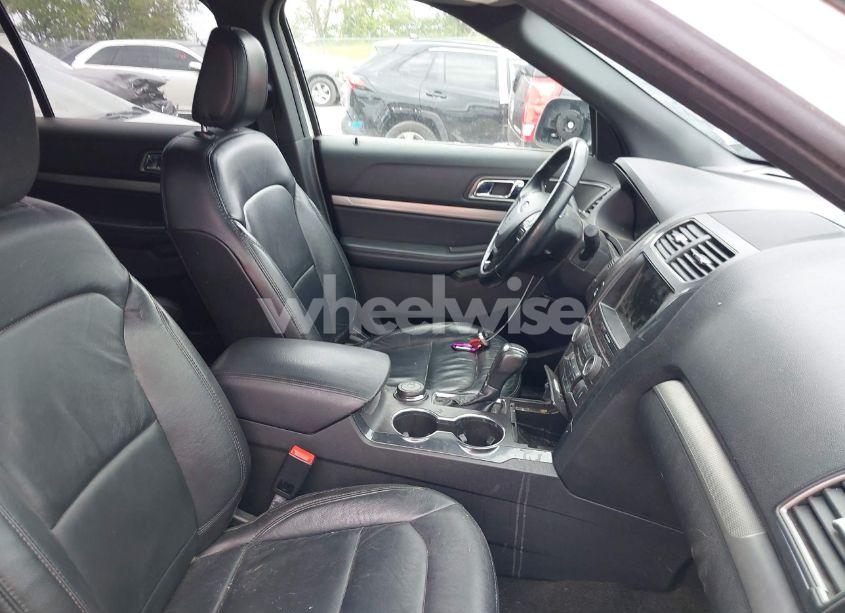 Photo 5 of 2018 Ford Explorer XLT (VIN 1FM5K8D81JGA00382)