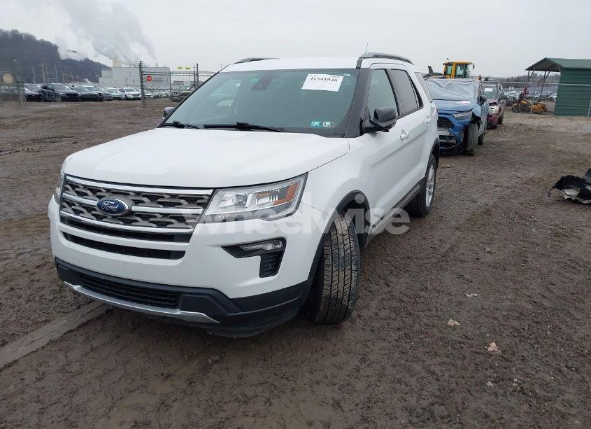 Photo 2 of 2018 Ford Explorer XLT (VIN 1FM5K8D81JGA28571)