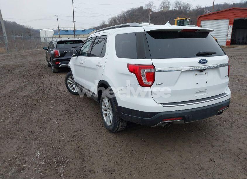 Photo 3 of 2018 Ford Explorer XLT (VIN 1FM5K8D81JGA28571)