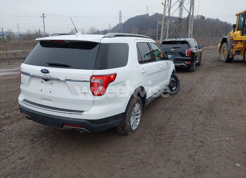 Photo 4 of 2018 Ford Explorer XLT (VIN 1FM5K8D81JGA28571)