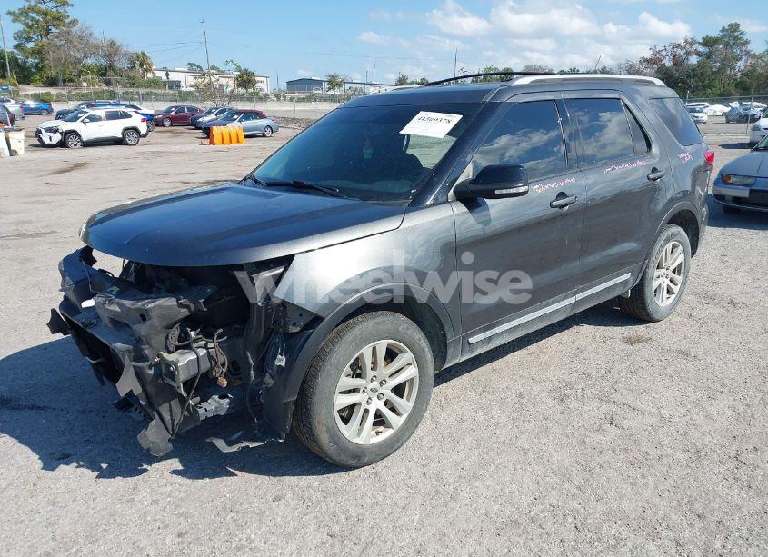 Photo 2 of 2018 Ford Explorer XLT (VIN 1FM5K8D81JGA33611)