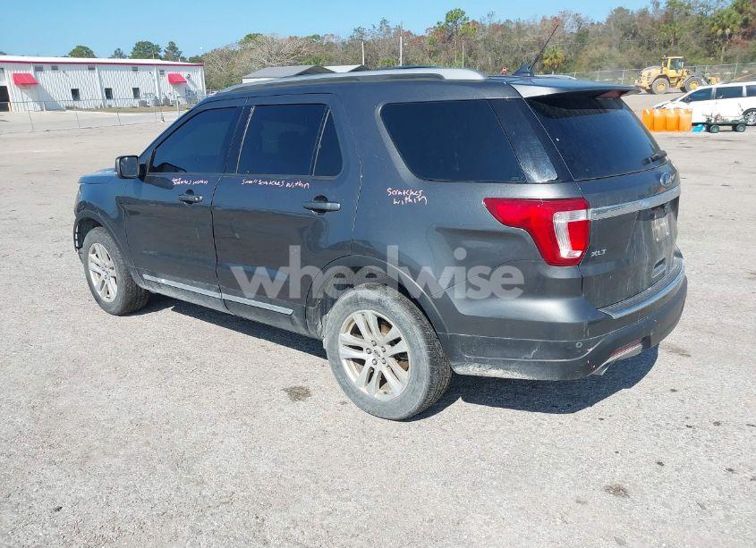 Photo 3 of 2018 Ford Explorer XLT (VIN 1FM5K8D81JGA33611)