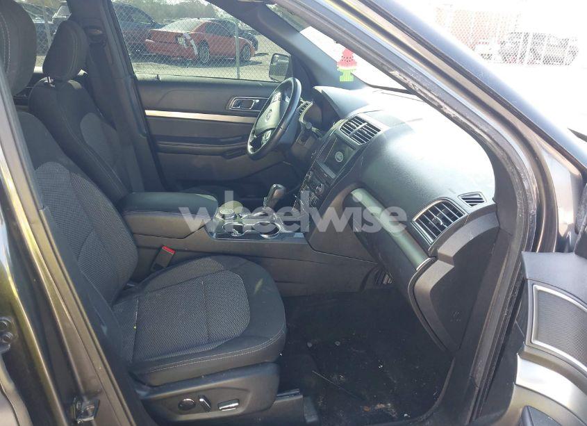 Photo 5 of 2018 Ford Explorer XLT (VIN 1FM5K8D81JGA33611)