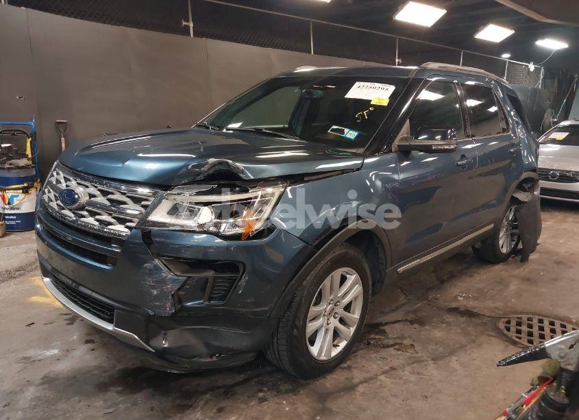 Photo 2 of 2018 Ford Explorer XLT (VIN 1FM5K8D81JGA45600)