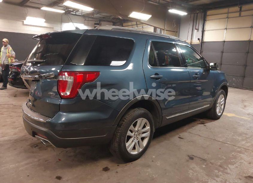 Photo 4 of 2018 Ford Explorer XLT (VIN 1FM5K8D81JGA45600)