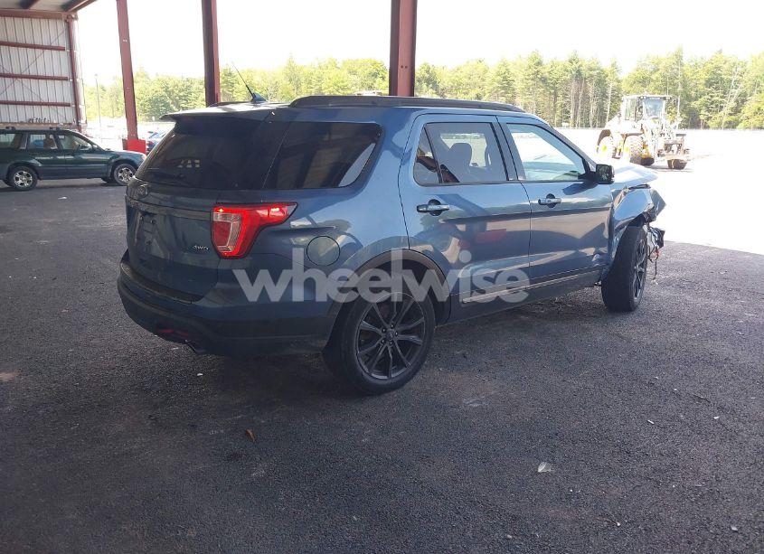 Photo 4 of 2018 Ford Explorer XLT (VIN 1FM5K8D81JGA62283)