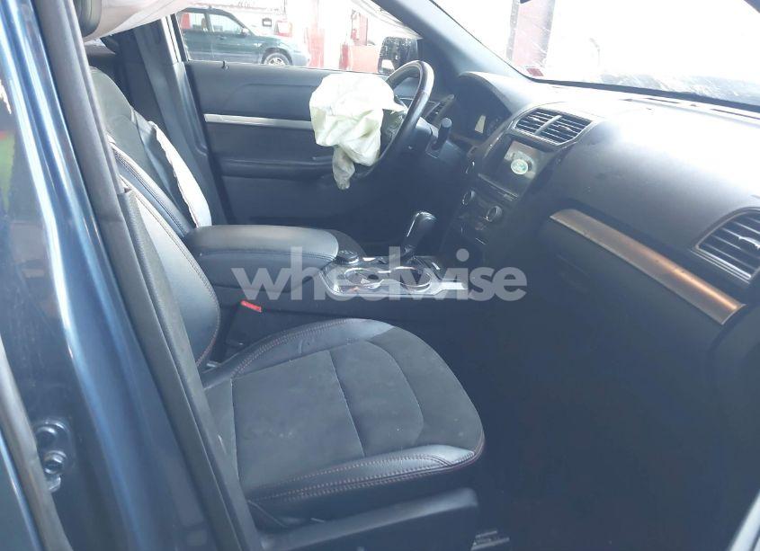 Photo 5 of 2018 Ford Explorer XLT (VIN 1FM5K8D81JGA62283)