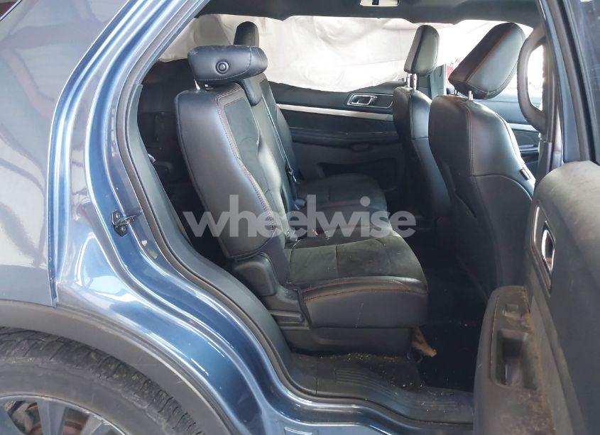 Photo 8 of 2018 Ford Explorer XLT (VIN 1FM5K8D81JGA62283)