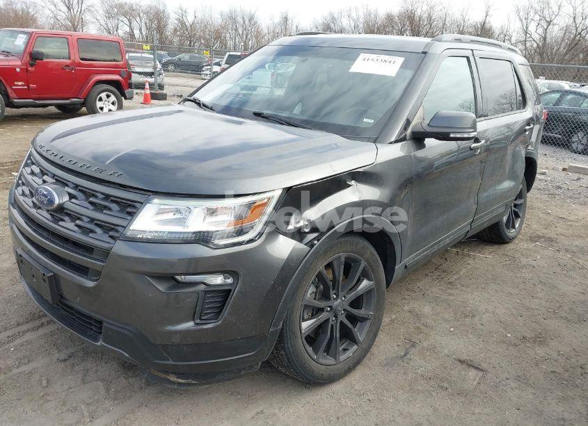 Photo 2 of 2018 Ford Explorer XLT (VIN 1FM5K8D81JGA66012)