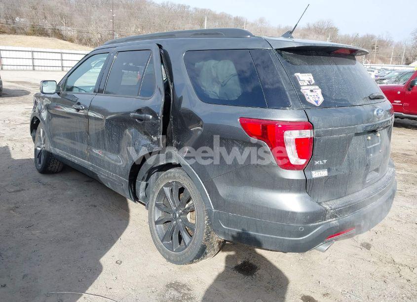 Photo 3 of 2018 Ford Explorer XLT (VIN 1FM5K8D81JGA66012)