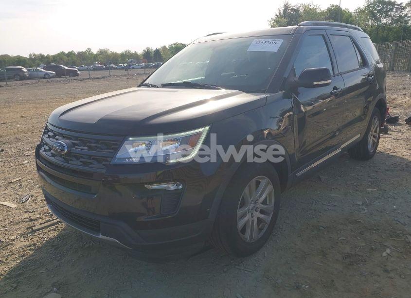 Photo 2 of 2018 Ford Explorer XLT (VIN 1FM5K8D81JGA78595)