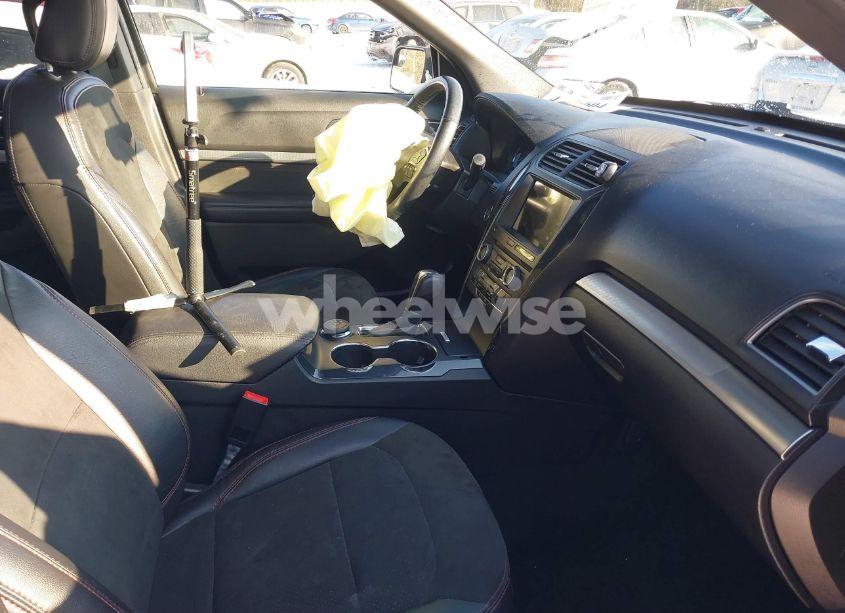 Photo 5 of 2018 Ford Explorer XLT (VIN 1FM5K8D81JGA94828)