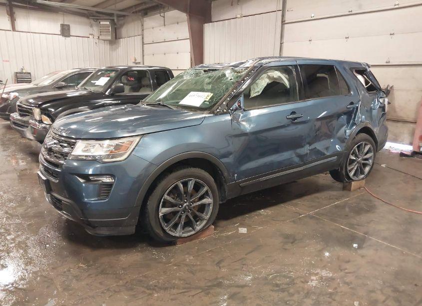 Photo 2 of 2018 Ford Explorer XLT (VIN 1FM5K8D81JGB08355)