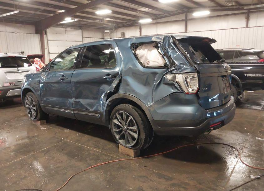 Photo 3 of 2018 Ford Explorer XLT (VIN 1FM5K8D81JGB08355)