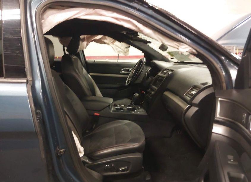Photo 5 of 2018 Ford Explorer XLT (VIN 1FM5K8D81JGB08355)
