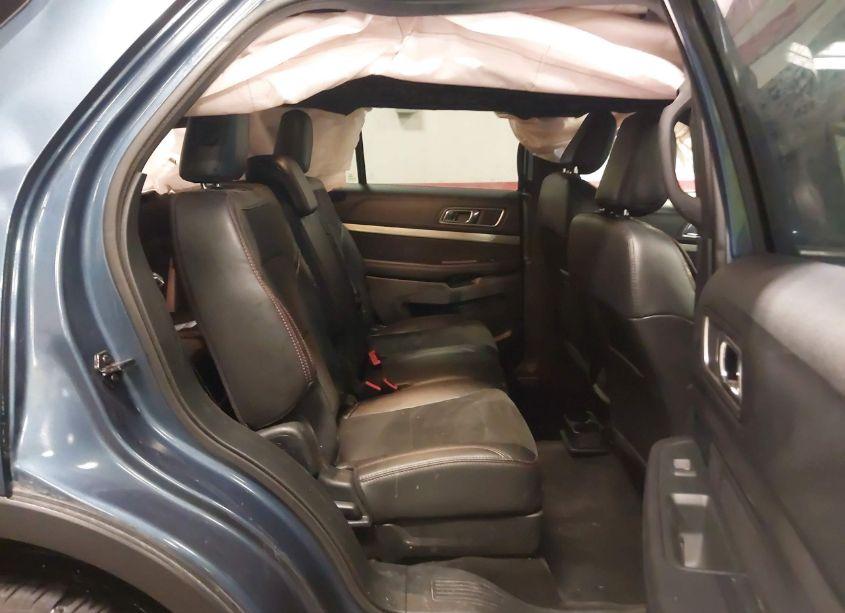 Photo 8 of 2018 Ford Explorer XLT (VIN 1FM5K8D81JGB08355)