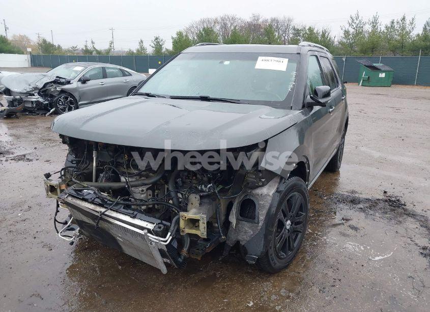 Photo 2 of 2018 Ford Explorer XLT (VIN 1FM5K8D81JGB13247)