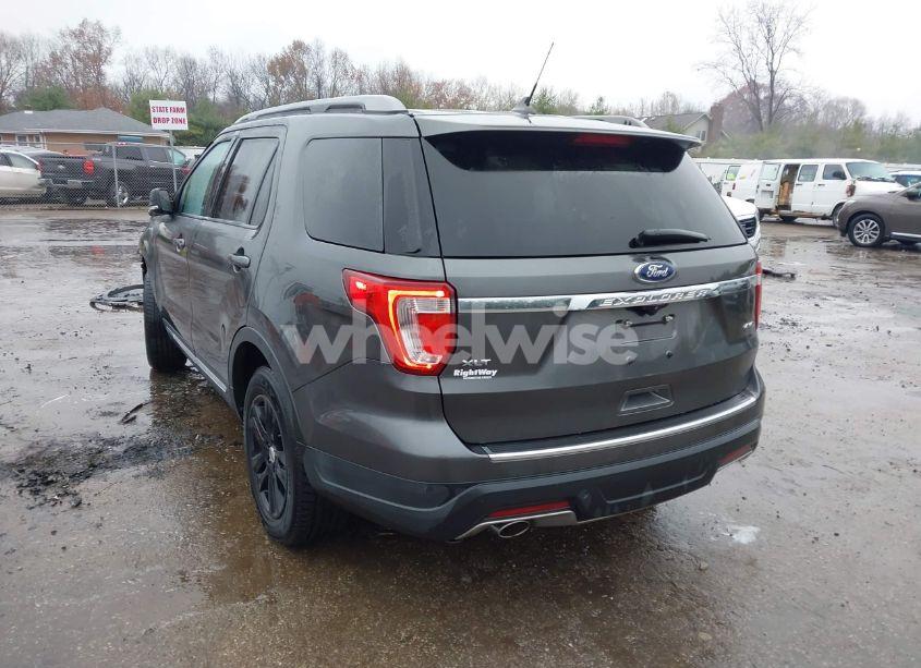 Photo 3 of 2018 Ford Explorer XLT (VIN 1FM5K8D81JGB13247)