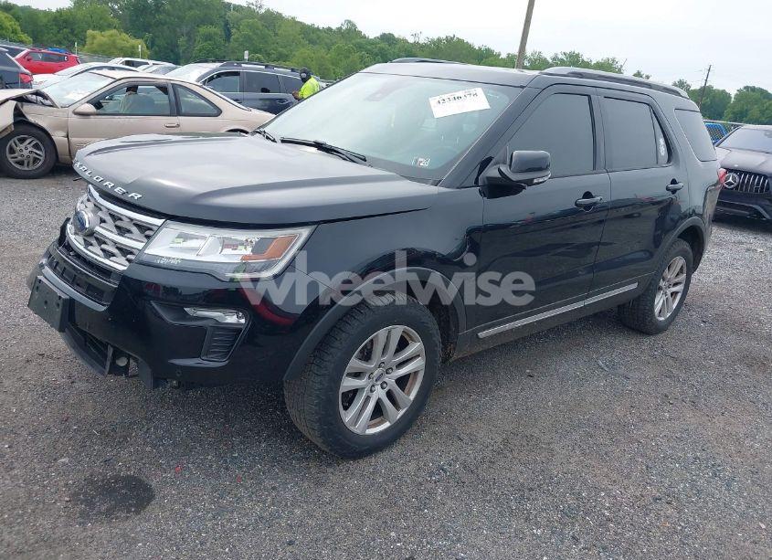 Photo 2 of 2018 Ford Explorer XLT (VIN 1FM5K8D81JGB94119)