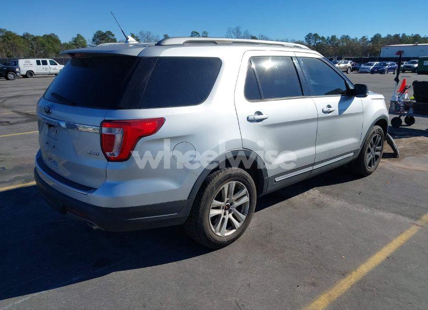 Photo 4 of 2018 Ford Explorer XLT (VIN 1FM5K8D81JGC15678)