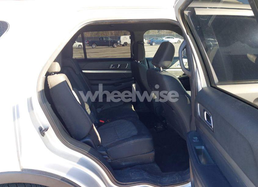 Photo 8 of 2018 Ford Explorer XLT (VIN 1FM5K8D81JGC15678)
