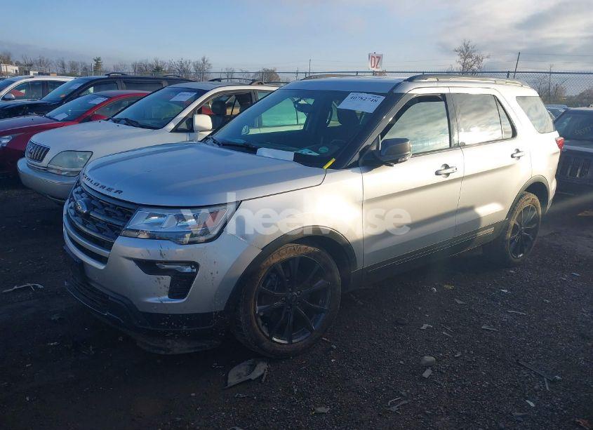 Photo 2 of 2018 Ford Explorer XLT (VIN 1FM5K8D81JGC83382)