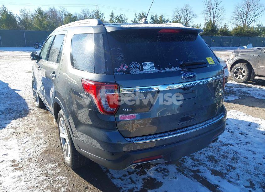 Photo 3 of 2018 Ford Explorer XLT (VIN 1FM5K8D81JGC83611)
