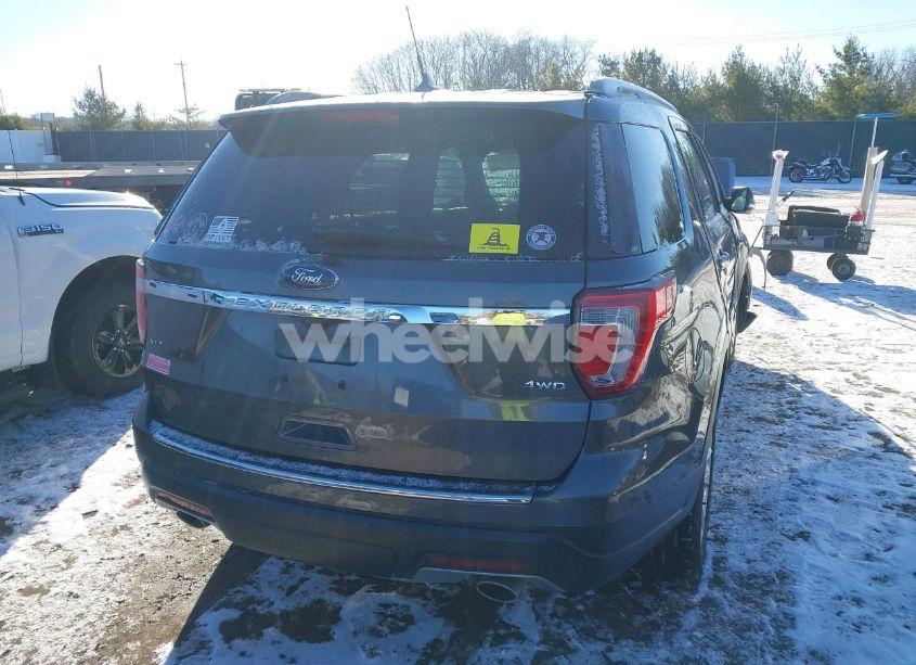 Photo 4 of 2018 Ford Explorer XLT (VIN 1FM5K8D81JGC83611)