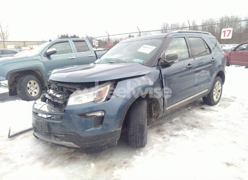 Photo 2 of 2019 Ford Explorer XLT (VIN 1FM5K8D81KGA38437)